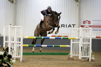 Lauren Edwards Secures SEIB Winter Novice Qualifier Win at The College Equestrian Centre, Keysoe